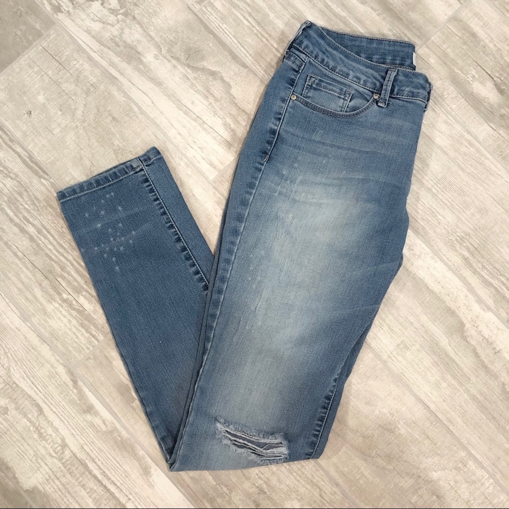 Jessica Simpson Distressed Jeans 👖-Size 30